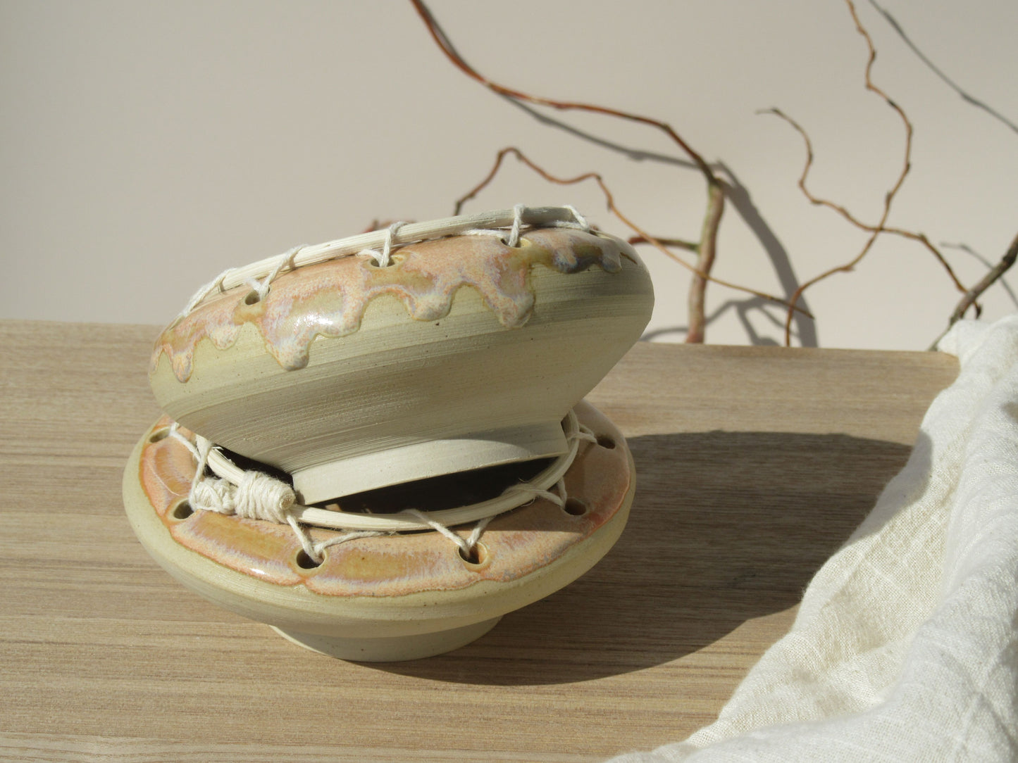 Vide-poche DUNE en grès et vannerie