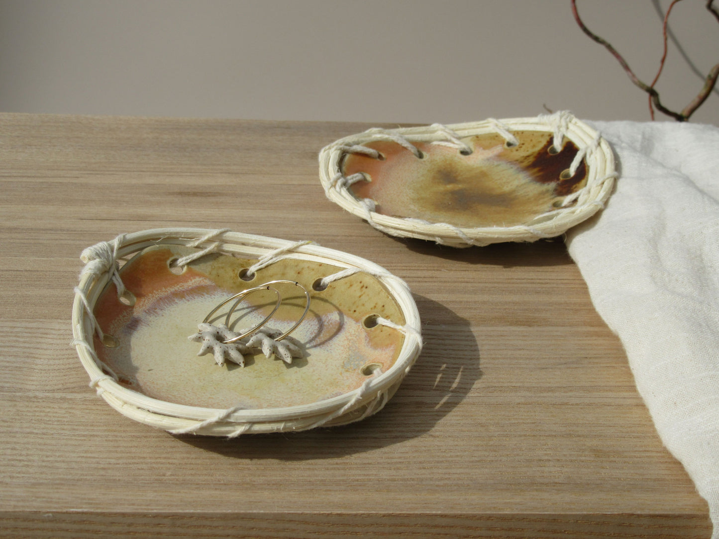 Coupelle à bijoux DUNE en grès et vannerie