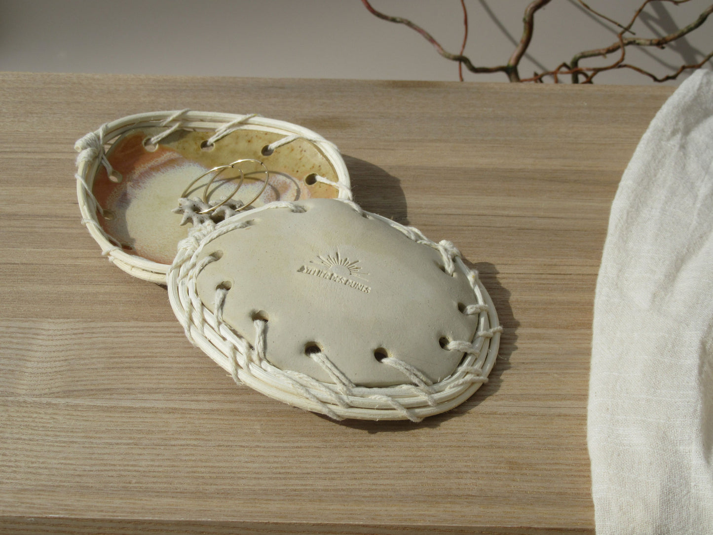 Coupelle à bijoux DUNE en grès et vannerie