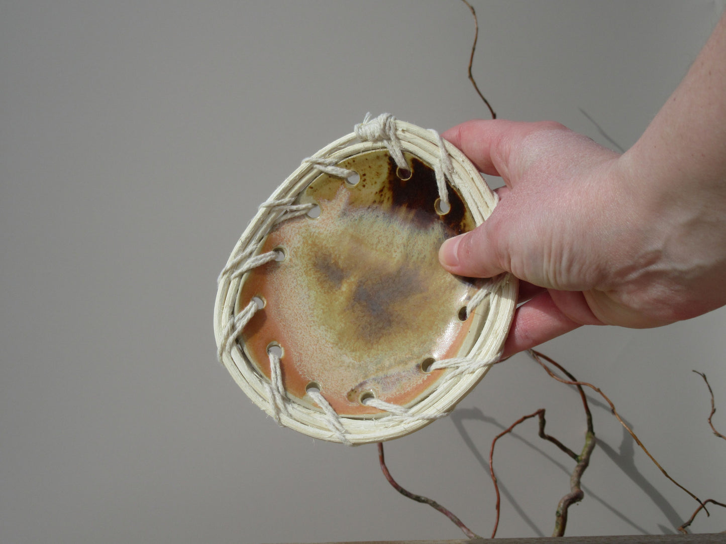 Coupelle à bijoux DUNE en grès et vannerie